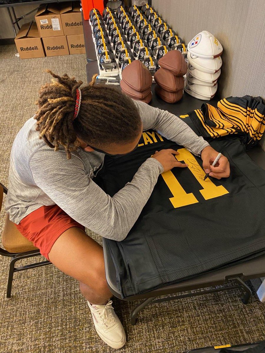 steelernation's tweet image. It's Monday so you know what that means! We're giving away a Chase Claypool signed custom color rush jersey. 

You need to follow us, and @TotalSportsEnt plus RETWEET this post for a chance to win. 

Bonus entry if you follow @_SNPodcast

Winner announced on Wednesday!