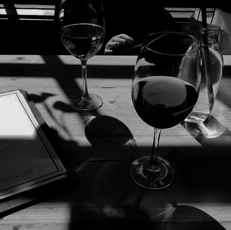 artxstry's tweet photo. Paladar

Eu amo o gosto do seu beijo nos meus lábios, e isso me vicia. Lembro do gosto dos vinhos de dividimos, quando passamos a noite juntos conversando ou simplesmente no seus braços. Eu te amo por todo sabor que sinto com você ser único e novo. https://t.co/1sHewEGZuu