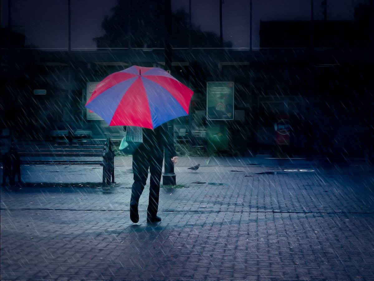 It has been a little bit damp in Royton lately. I've been moonlighting at @quercushome, but I rarely go anywhere without my camera #oldhamhour #fineartphotographer