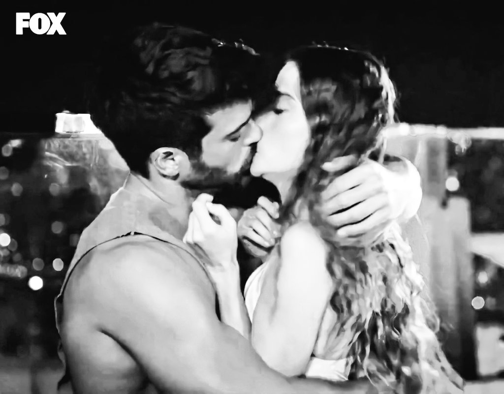 teslaatasoy's tweet photo. Babam ve annem😩😩 
#CanYaman #ÖzgeGürel #TeslaAtasoy https://t.co/md9LrF1KT6