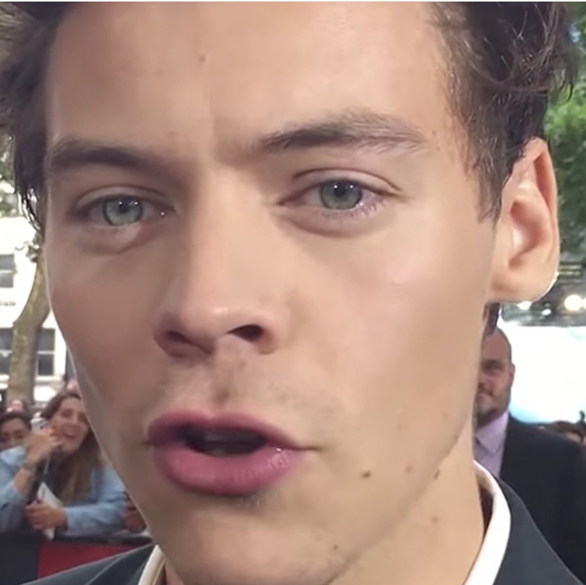 thestylesfandom's tweet image. harry styles' face- close up