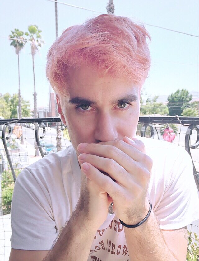BrendanHoye's tweet photo. Hi! I’M A PEACH 🍑 https://t.co/Qe5NxmoIOg