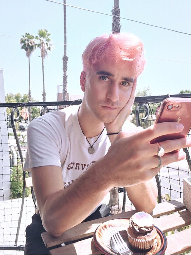 BrendanHoye's tweet photo. Hi! I’M A PEACH 🍑 https://t.co/Qe5NxmoIOg
