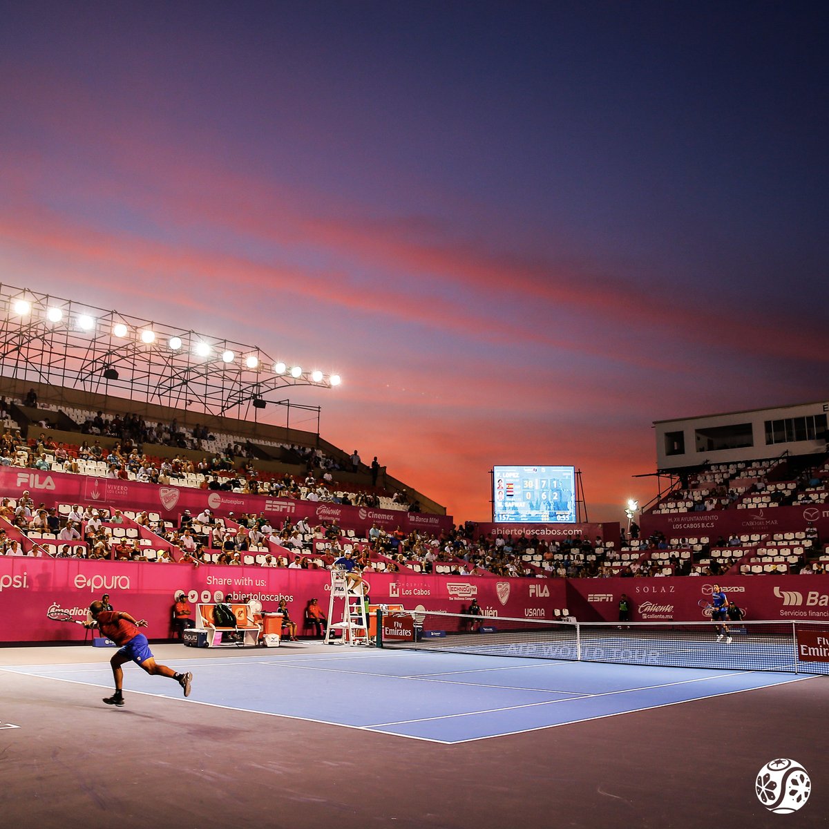 MifelTennisOpen's tweet photo. ¡Gran postal del partido entre 🇪🇸@feliciano_lopez y Mohamed Safwat 🇪🇬 en el #ATC2018! 😍🎾🌇

 #TBT | #TBTLosCabos | #CelebratingTennis https://t.co/X21hjesQBl