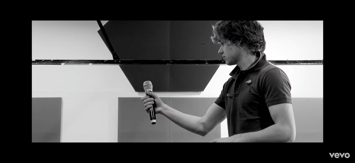 ᵇᵃᵇʸ ˡⁱᵃᵐ ᵃᶠᵗᵉʳ ʰⁱˢ ᵐⁱᶜ ᶠˡⁱᵖ ᵒᵐᵍ