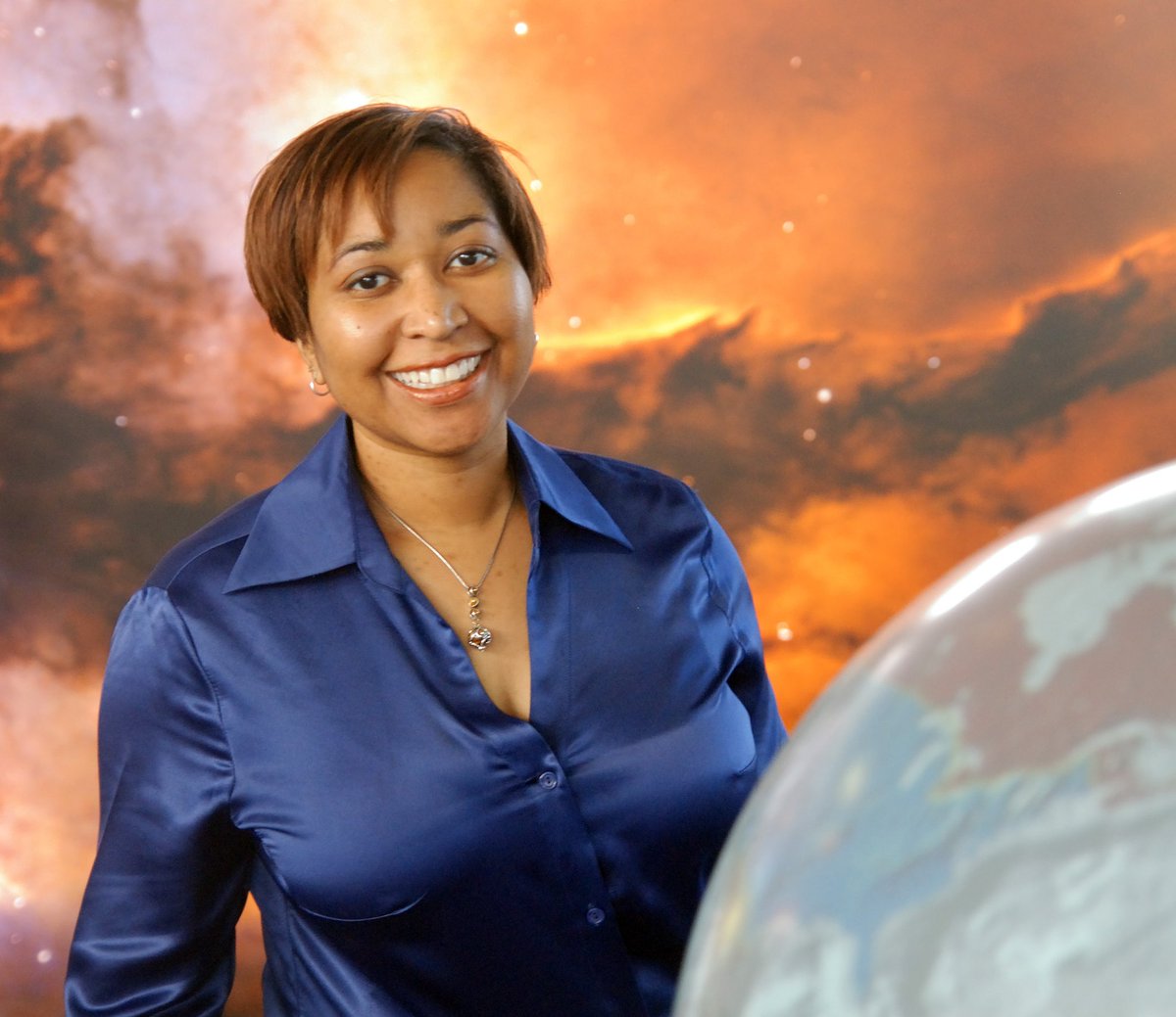 Sev7nthCircle's tweet photo. Beth Brown 1969-2008, stargazing NASA astrophysicist, 1st Black women PhD in astronomy from UMICH; fought racism there w/support from mentors at Howard University; studied elliptical galaxies and black holes
#bethbrown #blackwomenshistory #blackwomeninscience #nasa #howard https://t.co/EQWf5LGt61