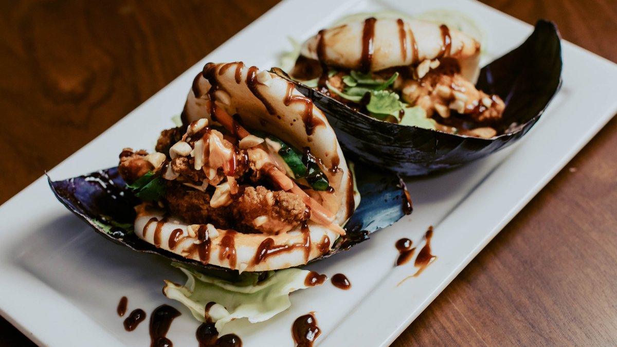 Fried chicken topped with kimchi, green onions, pickled carrots, and cilantro mayo? Our crispy chicken bao buns are beyond delicious! 😋 Visit our City Centre patio or visit us on Uber Eats to get some.
Visit @the_kitchenottawa on Insta for more info!
#thekitchen #ottawa #patio