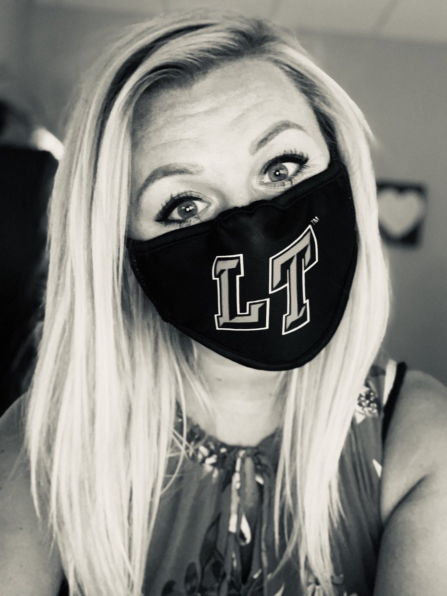 LeannaPestaEdD's tweet photo. Proud to be sporting my LT mask! Shout out to this incredible district for providing these to every staff member! ❤️🖤 @ltisdschools #LTWorkofHeart https://t.co/1kpdCUyqFZ