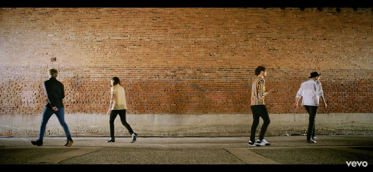 anyways  #Brickwallsisoverparty  #OneDirection    #10YearsOfOneDirection  