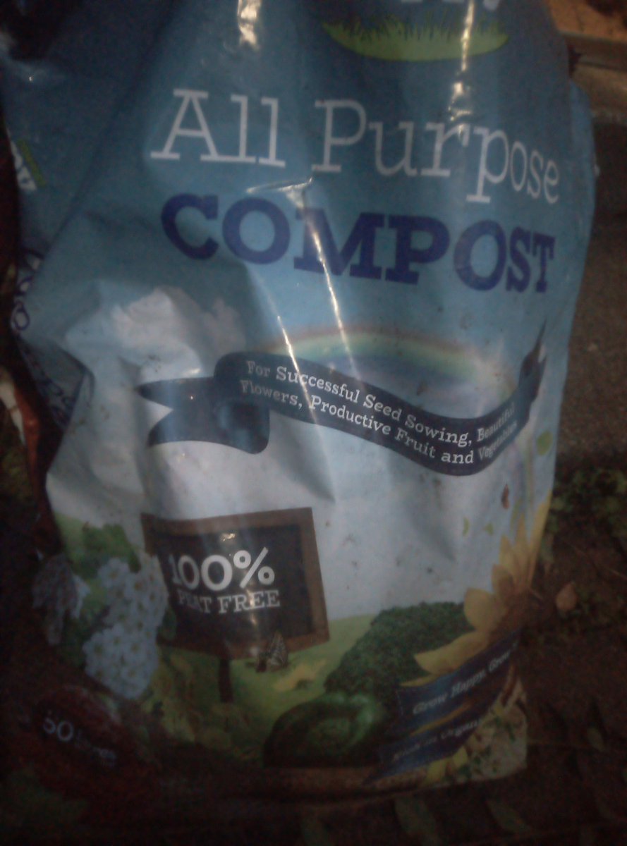 JACKIE1PLANET's tweet photo. Thanks @Keep_Wales_Tidy for using #peatfree #compost with your fruit bush plant scheme. (@DalefootCompost &amp; #HappyCompost.) It'd be great if all gardencentres &amp; shops in Wales sold this to help preserve peatlands &amp; store carbon. @WGEnviroAgri 💚 https://t.co/j6NdRcaV0l