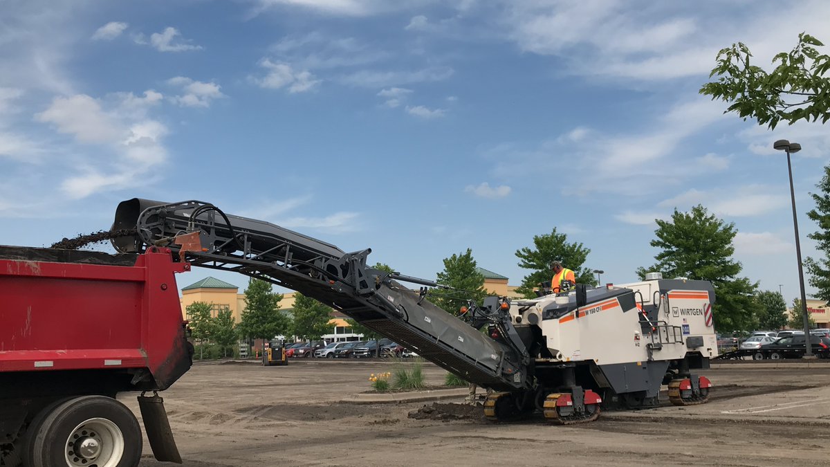 aciasphalt's tweet photo. Mill and pave for a safer parking lot and a fresh new look!🚧
#milling #asphalt #pavinglife https://t.co/Qe941UJZAP