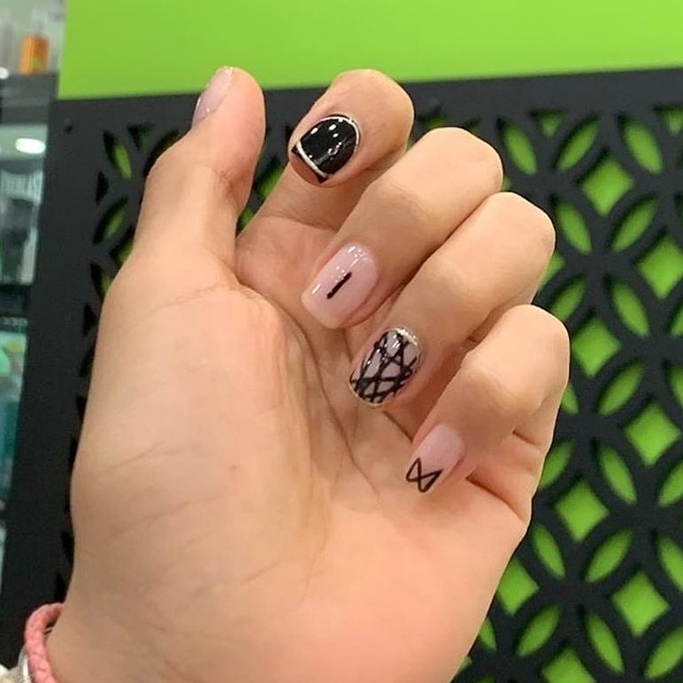 Beiabeauty's tweet photo. Esta #BeiaGirl quería un #NailArt diferente y nosotros cumplimos su deseo😌 ¿Qué te parece este diseño? Por @snaylin_nails
-
Mañana te esperamos a partir de las 8:00am en #BeiaExpress 💚💚💚
-
#beiasantiago #lacasitaverde #beiateam #wedobeauty #bellezasostenible #beiaexpress® https://t.co/nTHPsJBj7v