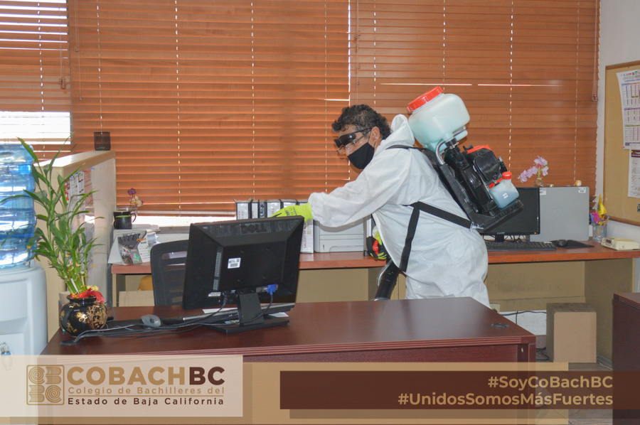 Como parte del seguimiento preventivo ante la contingencia sanitaria del COVID-19, este fin de semana se llevó a cabo la sanitización y desinfección de las oficinas de la Dirección General del Colegio de Bachilleres de Baja California, ubicadas en esta ciudad capital de Mexicali.