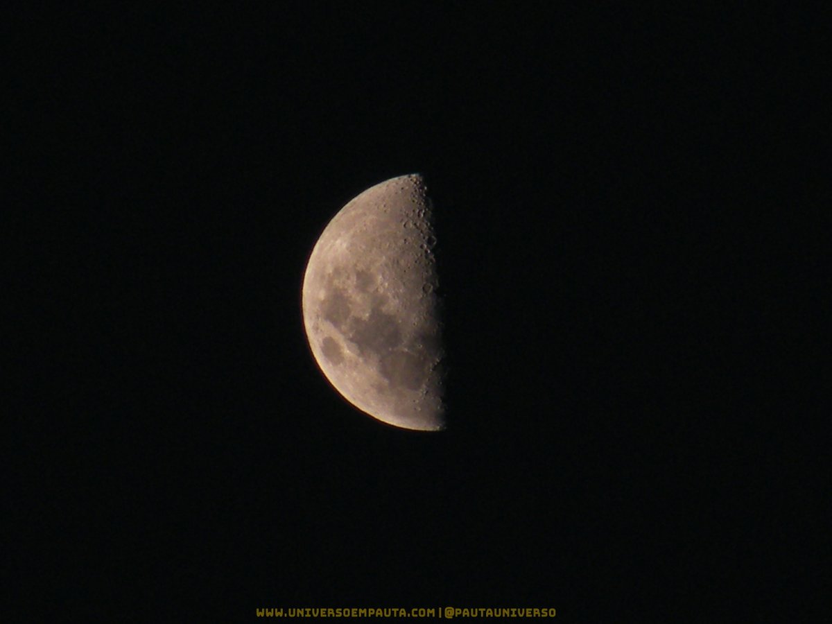 PautaUniverso's tweet photo. A Lua, em Quarto Crescente, no fim da tarde de hoje - cerca de 51% visível.
Registro feito às 17h36, no RJ.
#OlheParaOcéu #OlhemALua #OlheAlua #QuartoCrescente https://t.co/bOvoNQOyW6