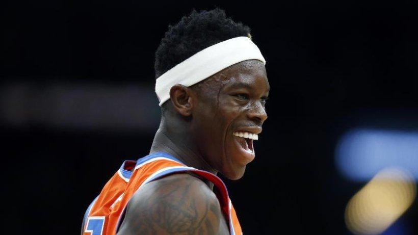 MORGENPOST / Alba (@bmonline_alba) on Twitter photo Es sind turbulente Tage für Dennis Schröder. Mit den Oklahoma City Thunder bereitet sich Deutschlands bester Basketballer abgeschottet von der Öffentlichkeit in Orlando auf den NBA-Wiederbeginn vor. Doch mit den Gedanken ist er meist daheim. morgenpost.de/sport/alba/art… Es sind turbulente Tage für Dennis Schröder. Mit den Oklahoma City Thunder bereitet sich Deutschlands bester Basketballer abgeschottet von der Öffentlichkeit in Orlando auf den NBA-Wiederbeginn vor. Doch mit den Gedanken ist er meist daheim. morgenpost.de/sport/alba/art…