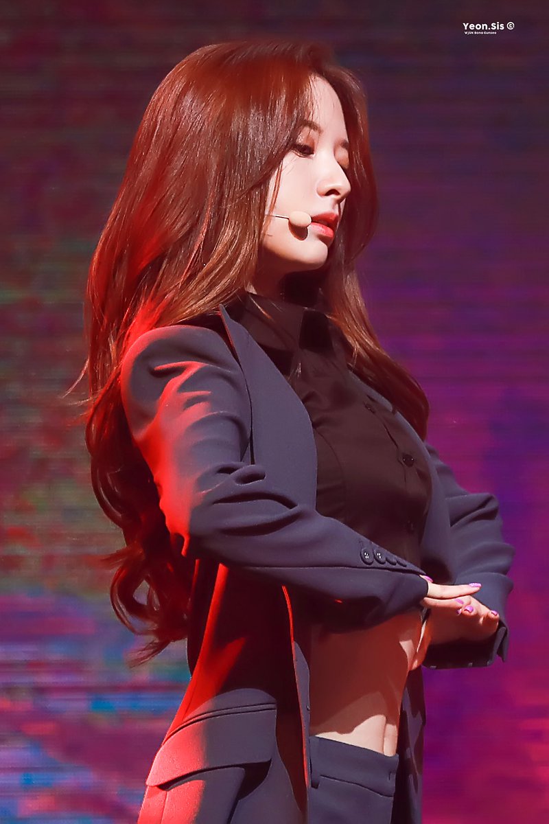 bonaloves's tweet photo. She owns the stage.
༉‧ #bona ₊ #보나 ✧ ♡ *...✧ https://t.co/AkcaOuCv7G
