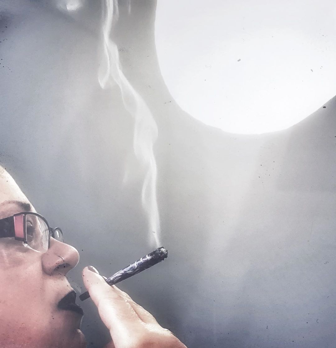 ExtractMags's tweet photo. Nice afternoon for a cannon.  @bruyeredanielle the latest winner of our IG joint rolling contest. Free extract patches are on their way!

#teamextract #extractlife #jointsfordays #canadalovesweed #cloudsovercanada #letsgetit #extractpatchlife #extractit #goteam https://t.co/qmXtSiaAfY