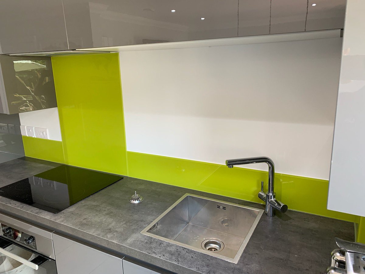 🟢 Lime Green Splashbacks manufactured and installed by @uaglass for a customer in Norwich 🟢 #glassplashback #splashback #shoplocal #uaglass #kitchendesign #kitcheninteriors