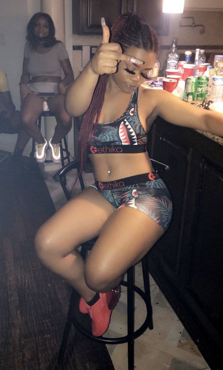 kamree_harris's tweet photo. Top of this list, getting ate like steak, I’ll cum on your face lil daddy 💦🤭 https://t.co/Q2FojeZrhH