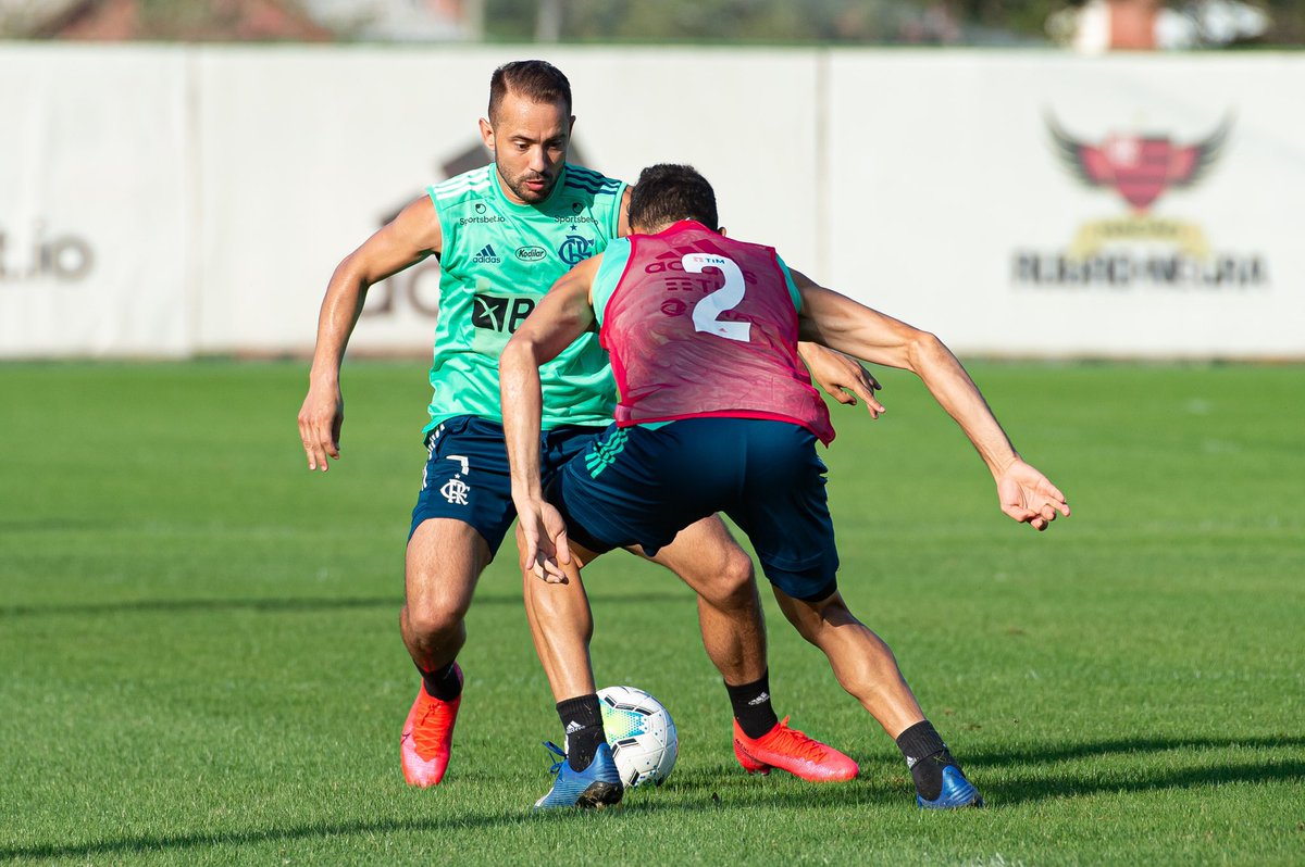 Segunda de volta ao Ninho com muito trabalho! Vamos com tudo pra mais uma semana! 🔴⚫️

📷: <a href="/AlexandreVidal1/">Alexandre Vidal</a> / CRF