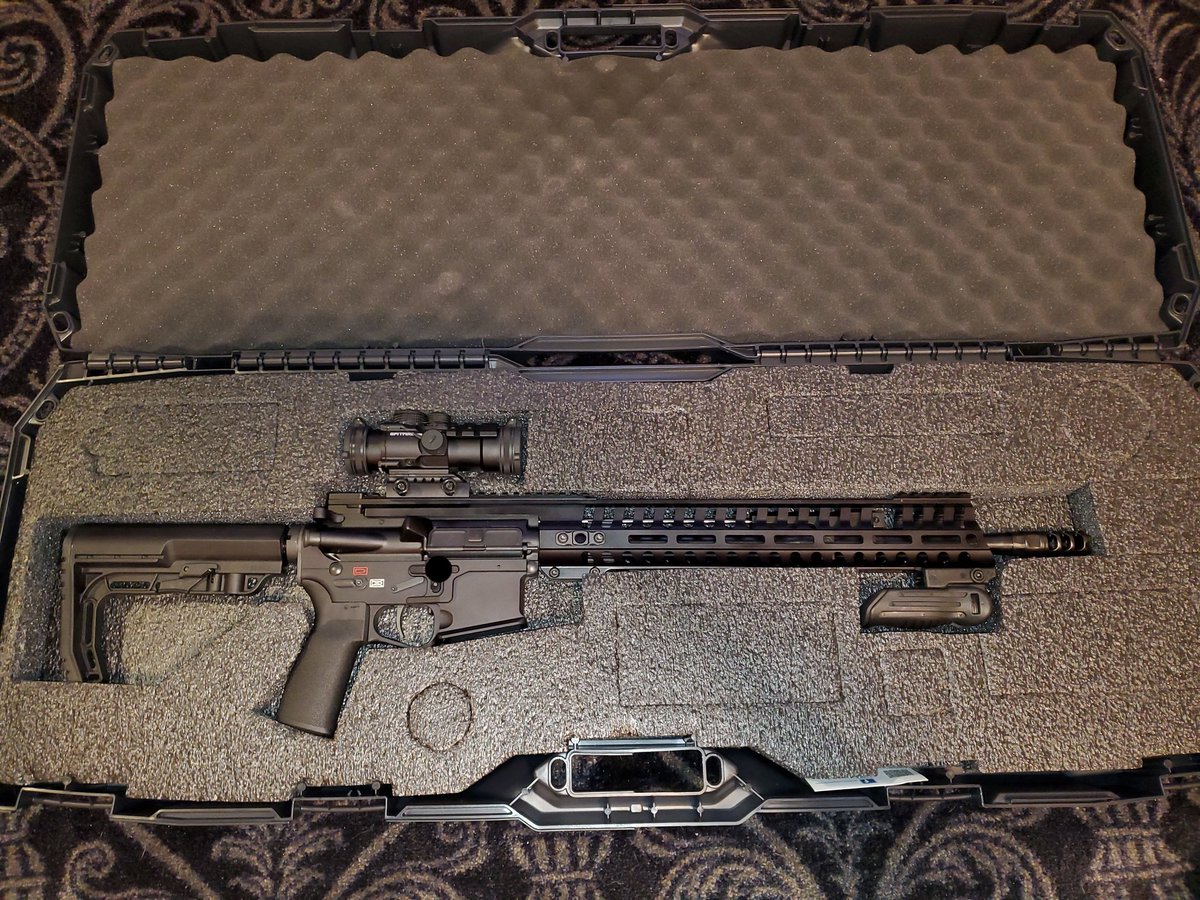 metheusmm's tweet photo. My scope and forward grip came in for my new AR. Cheaper Than Dirt has some really good prices. Heading to the range this weekend. #fridayrangeday @cheaperthandirt https://t.co/8eOGuuFKeA