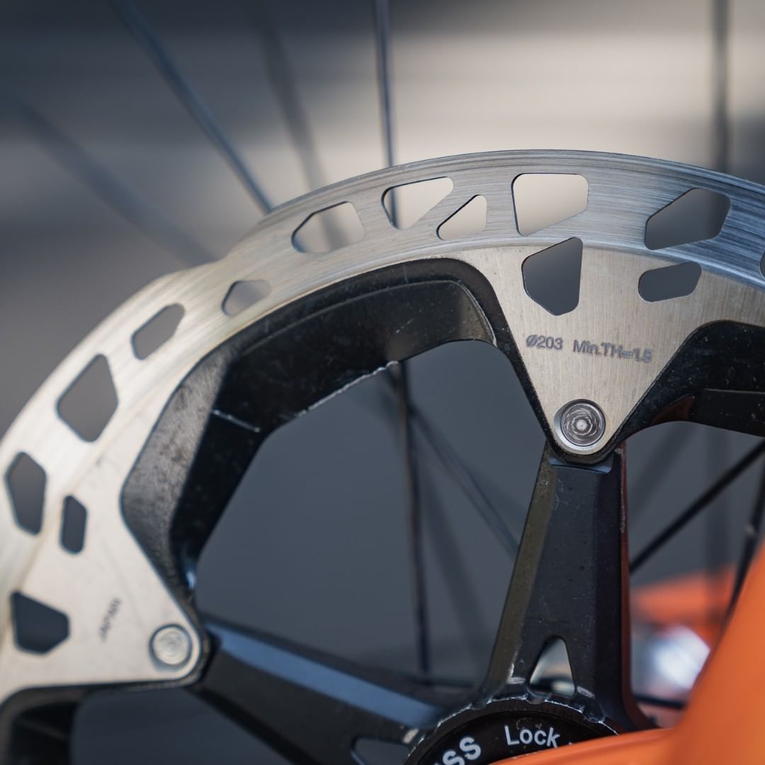 ShimanoBrasil's tweet photo. O auge na frenagem de mountain bike, os rotores XTR (RT- MT900) oferecem excelente poder de parada para uma pilotagem mais agressiva. 🔥
#RideShimano #ShimanoXTR #BlueCycle https://t.co/xc968zK9Om