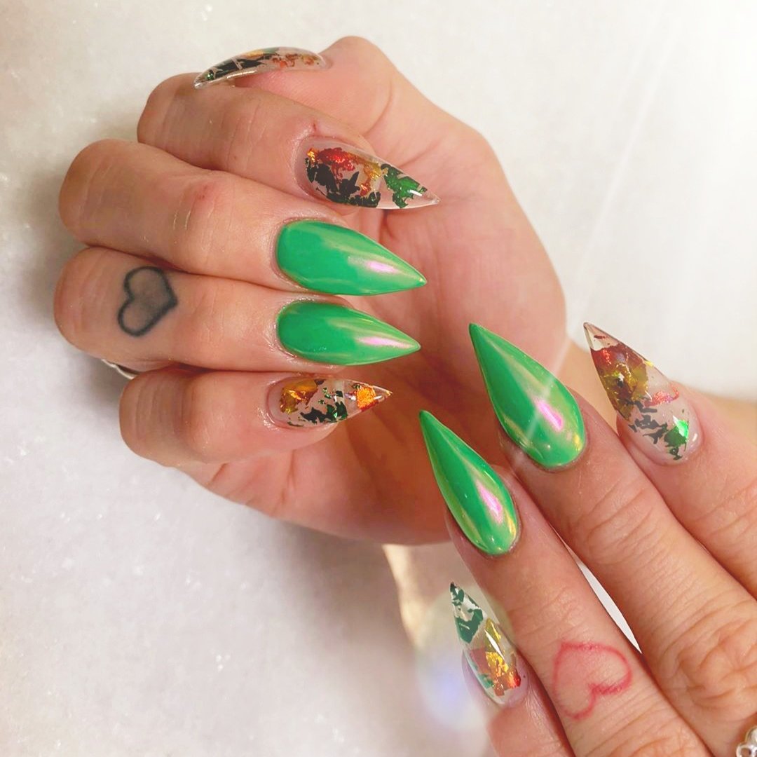 HippieSlut1's tweet photo. 💚💛❤ Like my claws ❤💛💚

#NailedIt #Ganja #kittenclaws #Greenqueen #swed https://t.co/gkFcwrDKkV