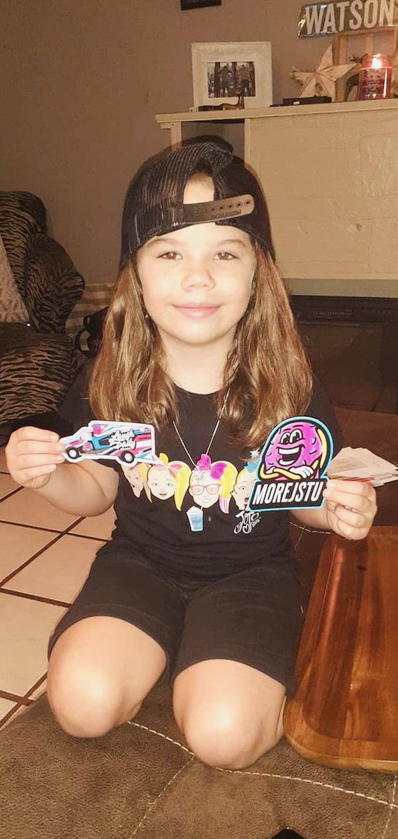 silva1982's tweet photo. @ItsJustinStuart @AndrewScites @JStuStudios my 7yo neice Olivia is soo happy her #JStu merch’ finally came in the mail today. she’s already asking for more lol #musthavesnacks @iammeliss she would LOVE a phone call one day! https://t.co/xLtxpzk5Y9