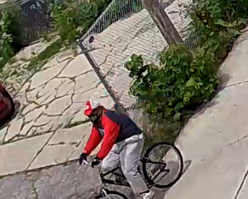 MilwaukeePolice's tweet photo. MPD is seeking the public’s assistance in identifying the suspect wanted for a homicide that occurred on the 900 block of East Wright Street on Thursday, July 23, 2020, at about 12:30 P.M. The victim of this incident was identified as 60 year old Milwaukee man, Bernell Trammell. https://t.co/UyPu4t87MW