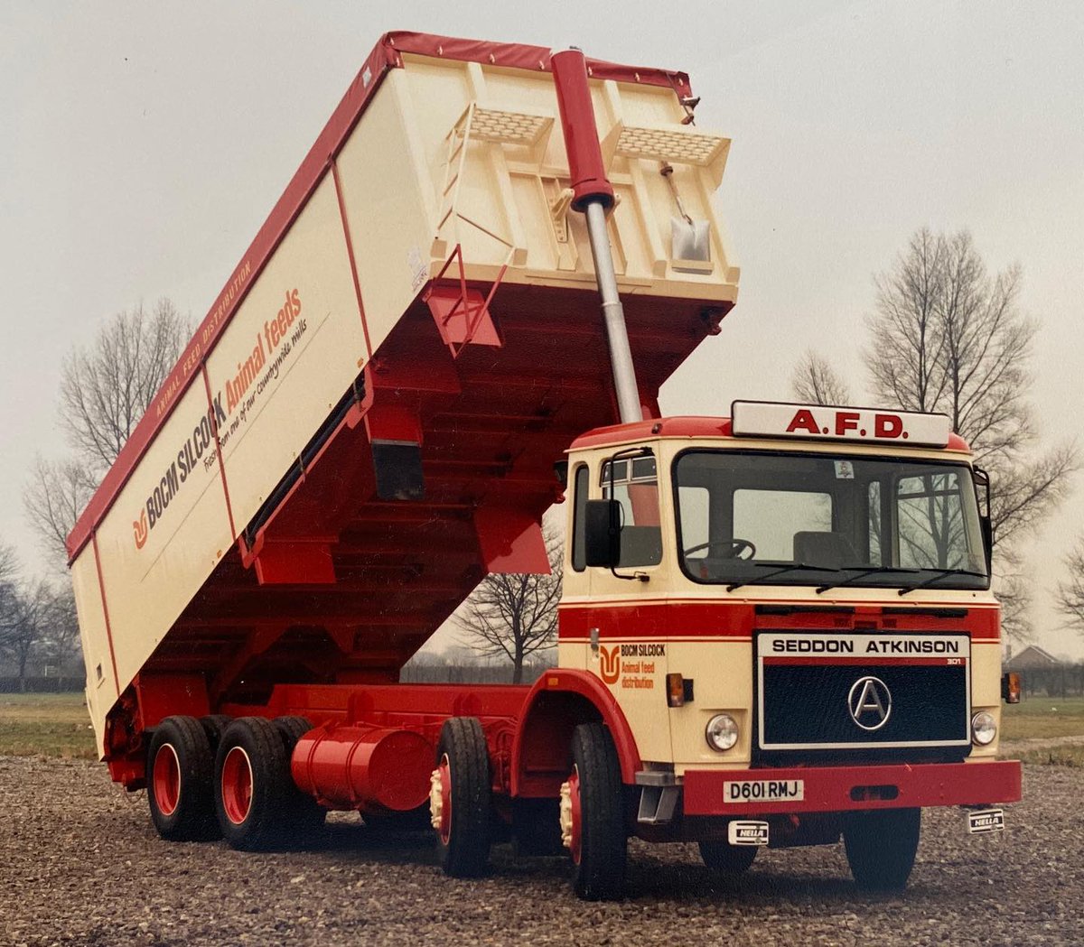 Comm_Motor's tweet photo. From Instagram: From the archives - itβs 1987 and this Seddon Atkinson 301 8x4 tipper has just gone on the road. #fromthearchives #commercialmotor #truck #trucks #trucksofinstagram #classictruck #seddonatkinson #tipper https://t.co/CxdjBt7iDL π Follow our 'gram https://t.co/e9wZR74ewr