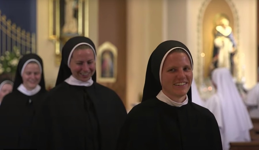 GoLEDigital's tweet photo. If you missed our First or Final Professions Live-Steam, NO WORRIES, you can view the recordings here ➡️ https://t.co/cmvFGVuCKk
#Catholiclife #Catholic #ReligiousLife #ReligiousVows #Professions #DSMMEVocations # https://t.co/7TSFS0Y2a0