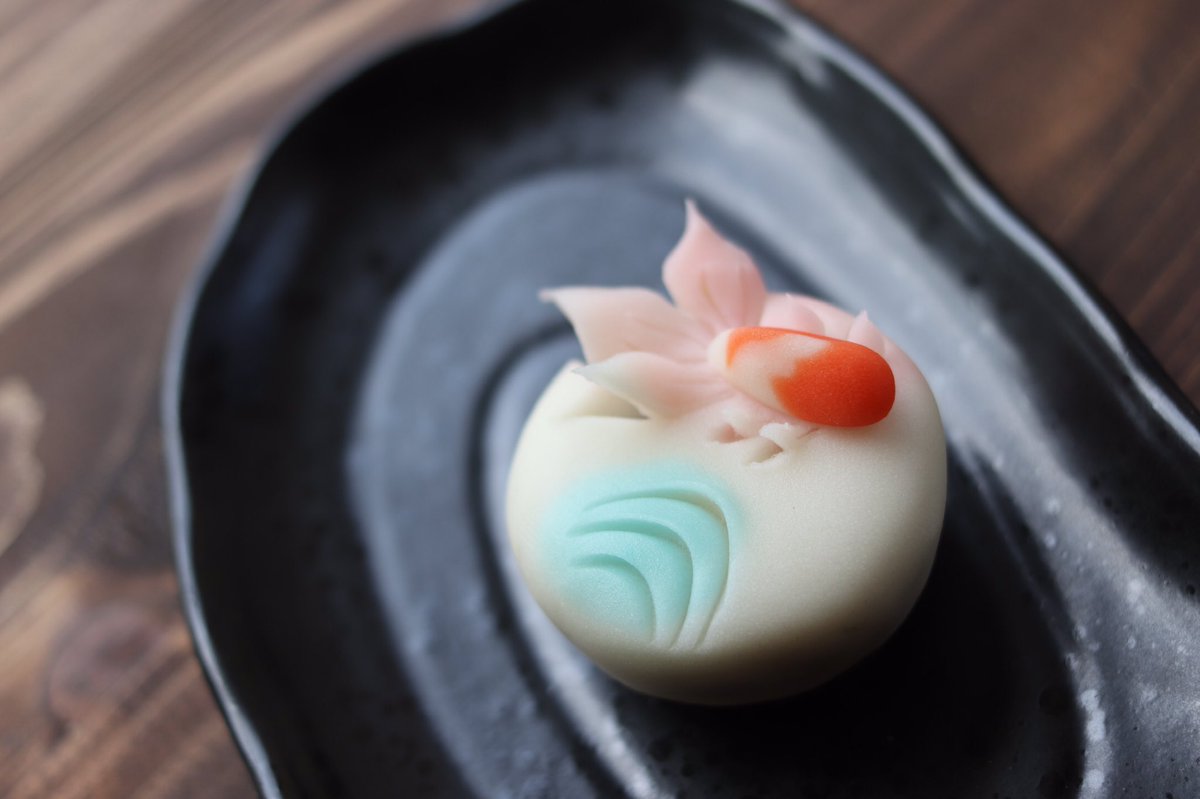 和菓子職人 土屋 タダヒロ En Twitter 愛玩金魚 きんぎょ 金魚の和菓子です 室町時代から愛玩として上流階級の間で飼育されていたが江戸中期頃には一般市民の間でも流行し 夏の金魚売りの呼び声は江戸風物の一つにもなりました 和菓子 上生菓子 タダヒロ