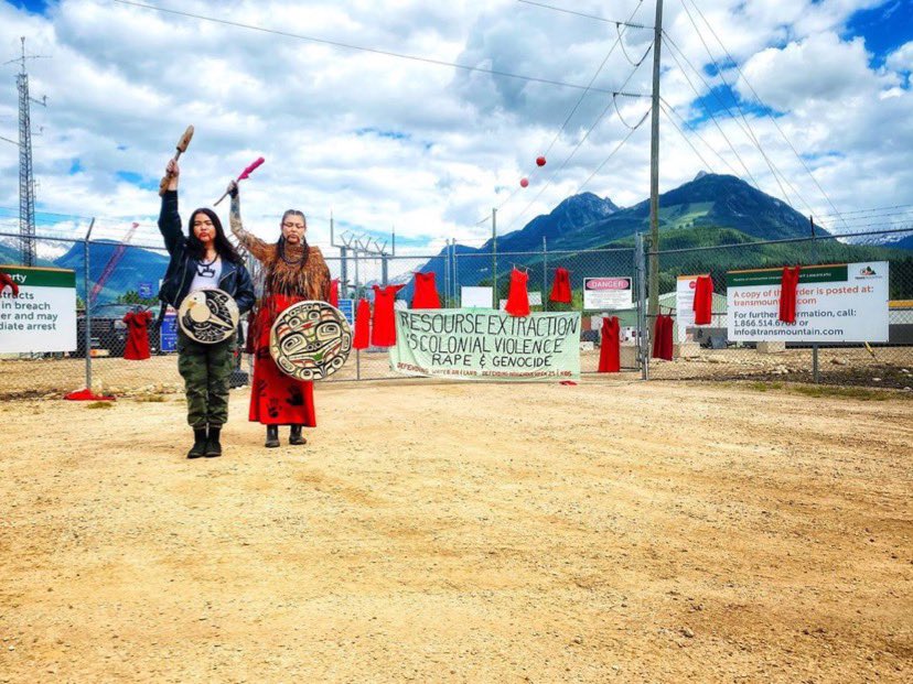 IIYCfamily's tweet photo. There has never been, & there never will be under “Canadian Law” a way for #Indigenous people to exist within our natural laws. For us to survive, Canada has to die. Or we as people will continue to die.
– @siiamhamilton
#StopKinderMorgan #RESIST #LandBack #CantDrinkOil https://t.co/LyybdqWsvJ
