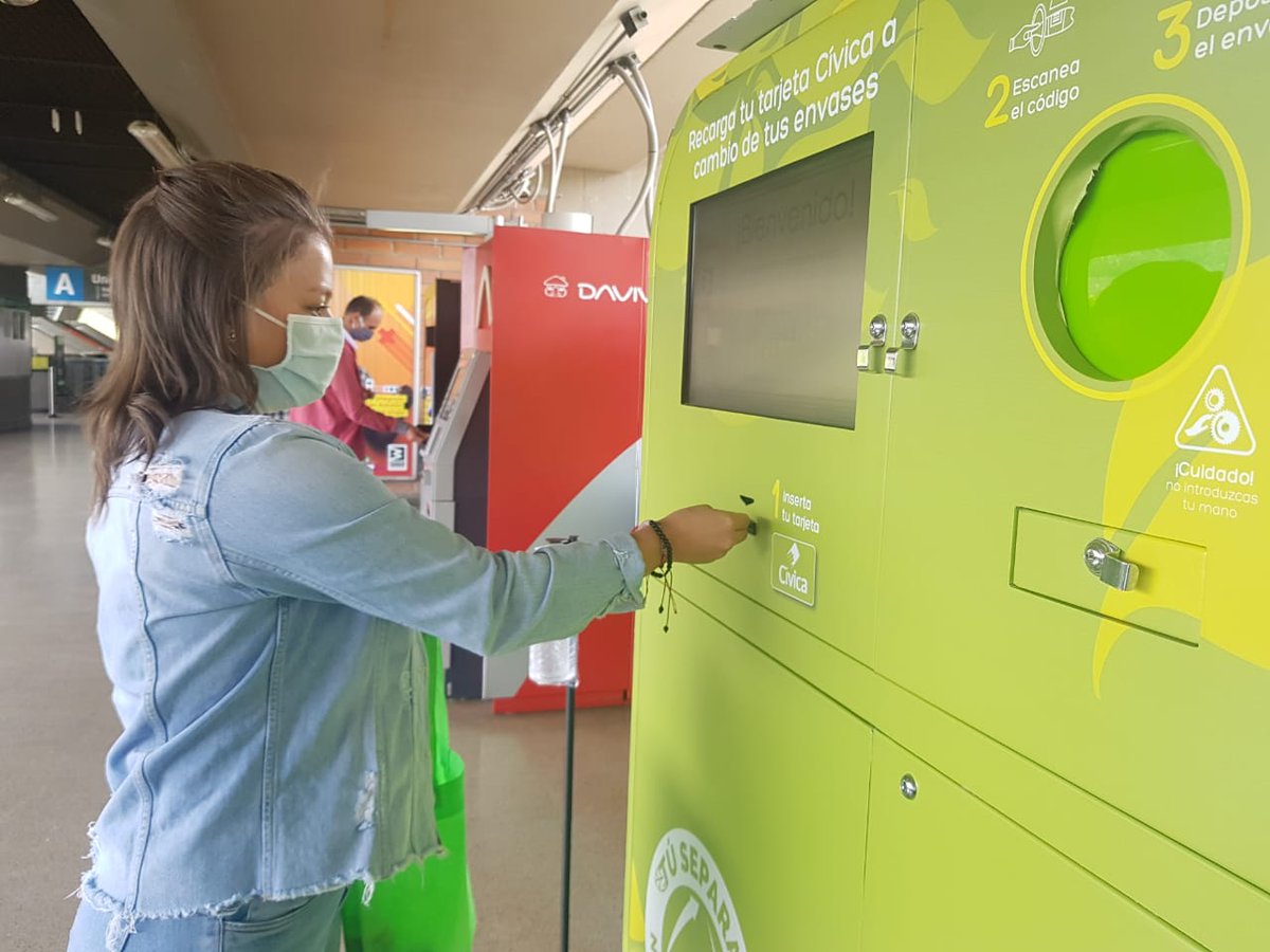 metrodemedellin's tweet photo. Si desde hoy usas las máquinas de #RecargaVerde ♻️ de las estaciones Niquía o Universidad, sigue los protocolos de bioseguridad: tapabocas 😷 en todo momento, distanciamiento físico en las filas 😷↔️😷, lavado de manos 🤲🏽🚿🧼 luego de usar la máquina y mínimo cada 3⃣ horas, etc. https://t.co/MqTPiSzNQu
