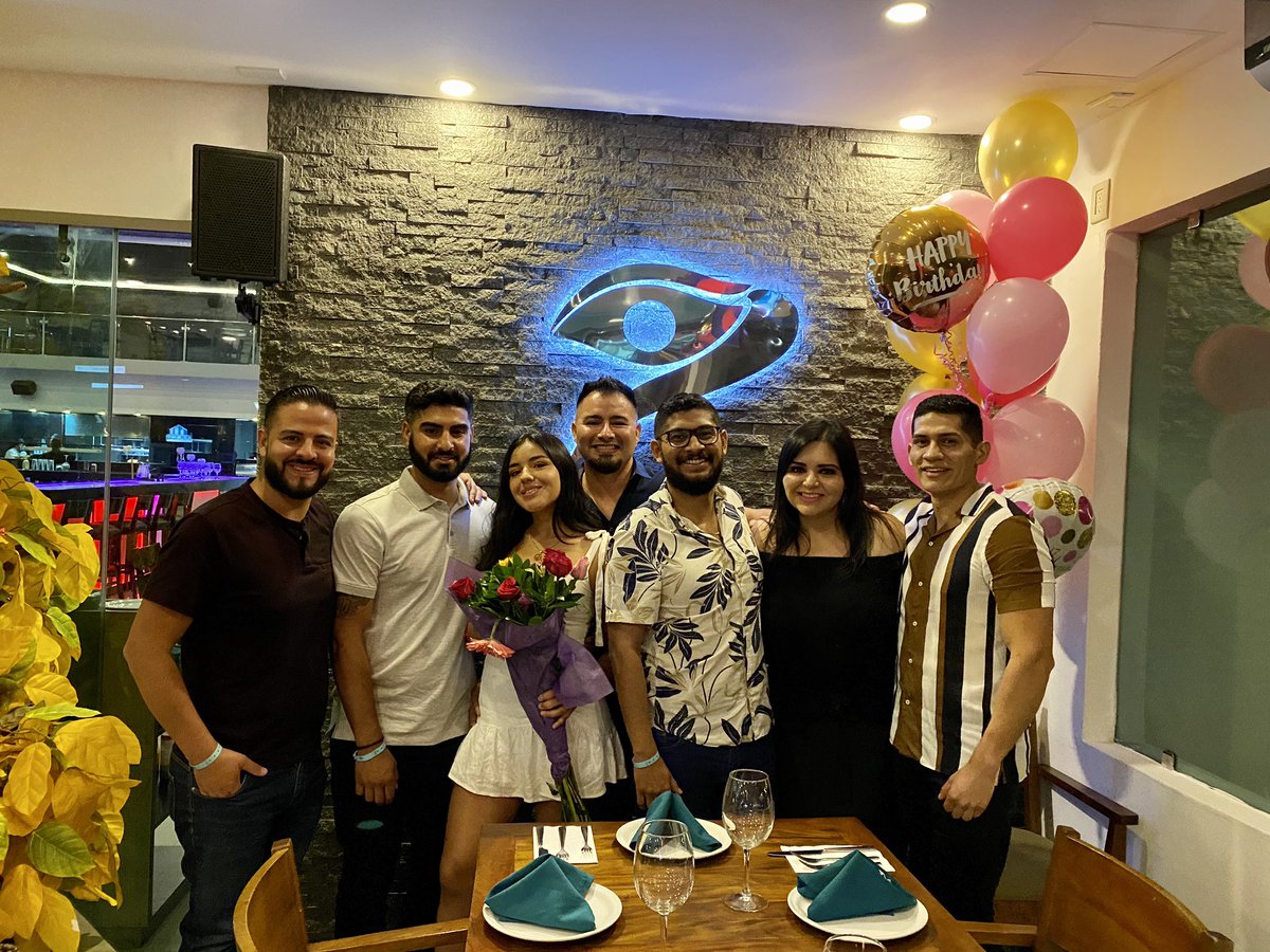 Gracielamdn's tweet photo. Gracias a estas personitas por hacer taaaan especial mi cumpleaños y darse el tiempo de tantas sorpresas ❤️ #GraceFest https://t.co/BmYFNRAAxa