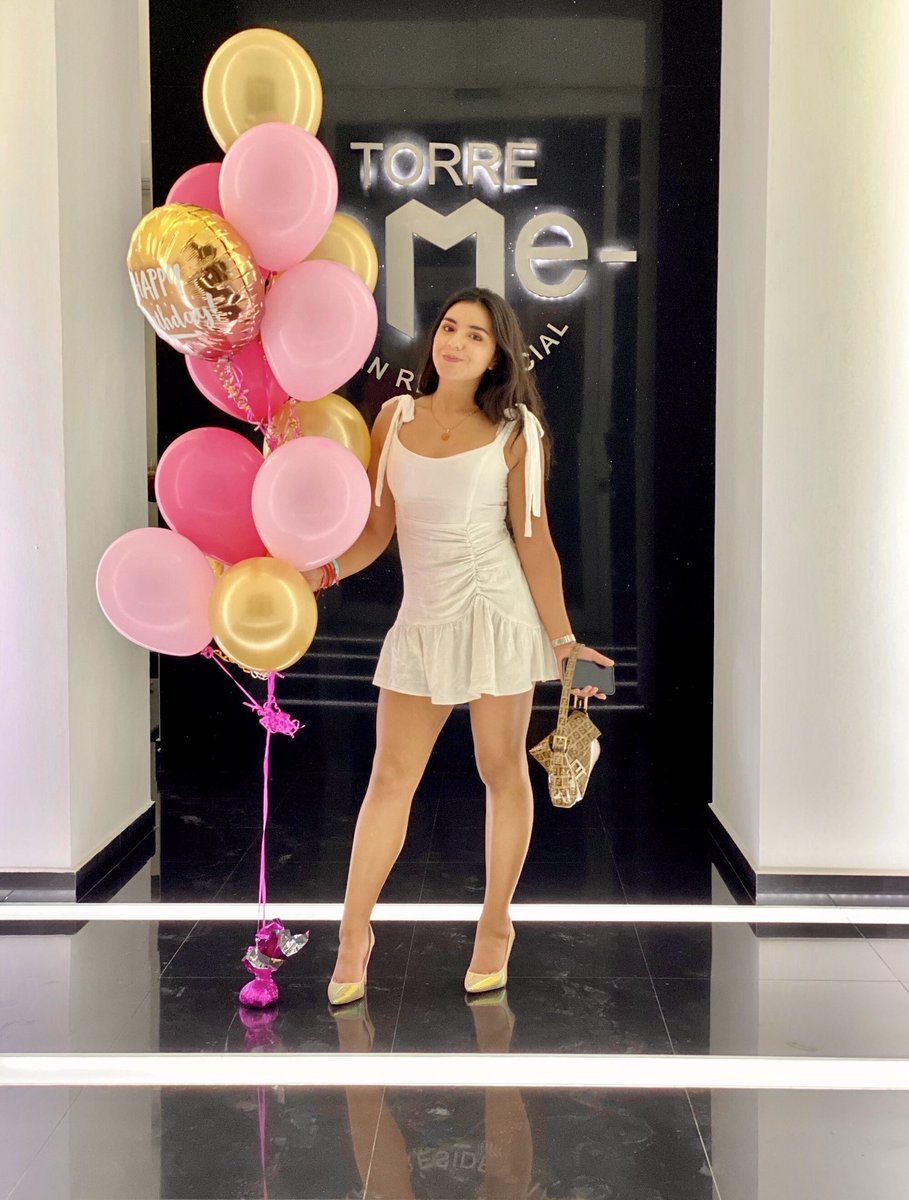 Gracielamdn's tweet photo. Gracias a estas personitas por hacer taaaan especial mi cumpleaños y darse el tiempo de tantas sorpresas ❤️ #GraceFest https://t.co/BmYFNRAAxa