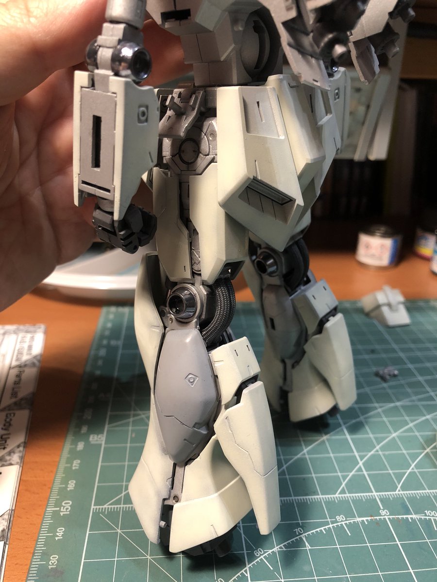 1974Tetsuya's tweet photo. Nu Gundam RX-93 - Bandai Master Grade work in progress

#workinprogress 
#gundam 
#rx93nugundam 
#charscounterattack 
#mastergrade 
#bandai https://t.co/rV42VjO6F3