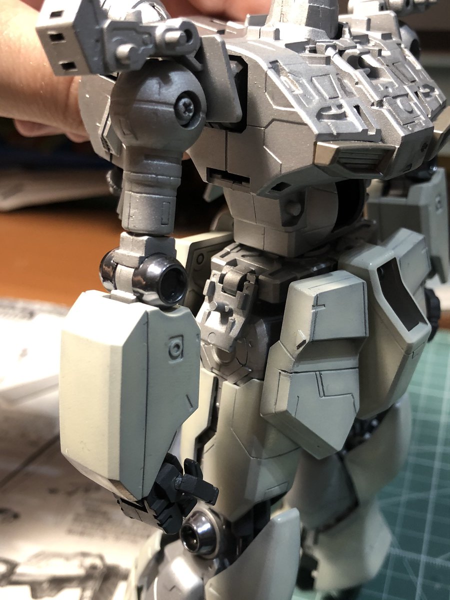 1974Tetsuya's tweet photo. Nu Gundam RX-93 - Bandai Master Grade work in progress

#workinprogress 
#gundam 
#rx93nugundam 
#charscounterattack 
#mastergrade 
#bandai https://t.co/rV42VjO6F3