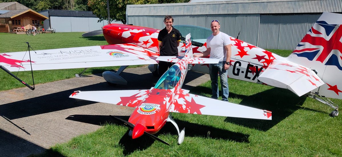 MikeNoVis's tweet photo. Team #littleandlarge #Extraduo first practice outing following CV19 guidelines. Ready for Shuttleworth airshow this weekend😎 https://t.co/dP6vIP5USj