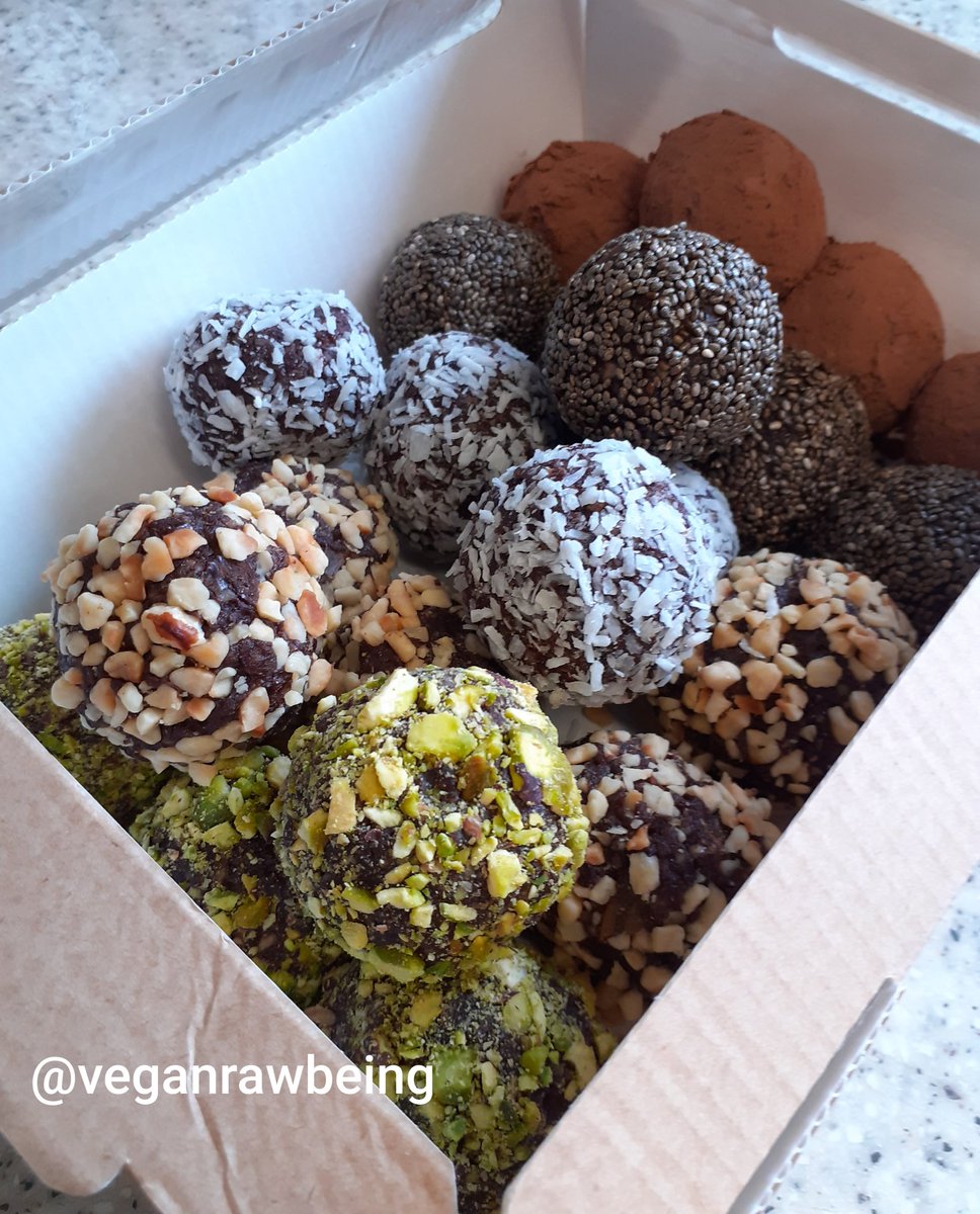 veganrawbeing's tweet photo. Raw vegan chocolate energy balls. refined sugar-free & raw, packed with minerals and protein
🌸
#energyballs #vegan #vegans #veganism #rawvegansofig #mixnuts #refinedsugarfree #rawfood #rawfoodshare #rawveganfood #plantbased #bits #nobake #rawveganrecipes #rawsnacks https://t.co/SA6iCaOa99