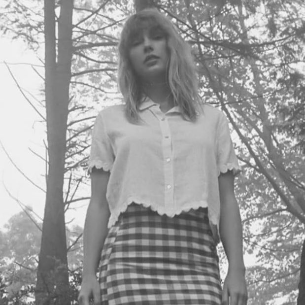 TChartSwift's tweet photo. #cardiganBuyingParty is trending worldwide with 100,000 tweets. https://t.co/nlrnG0QjAX