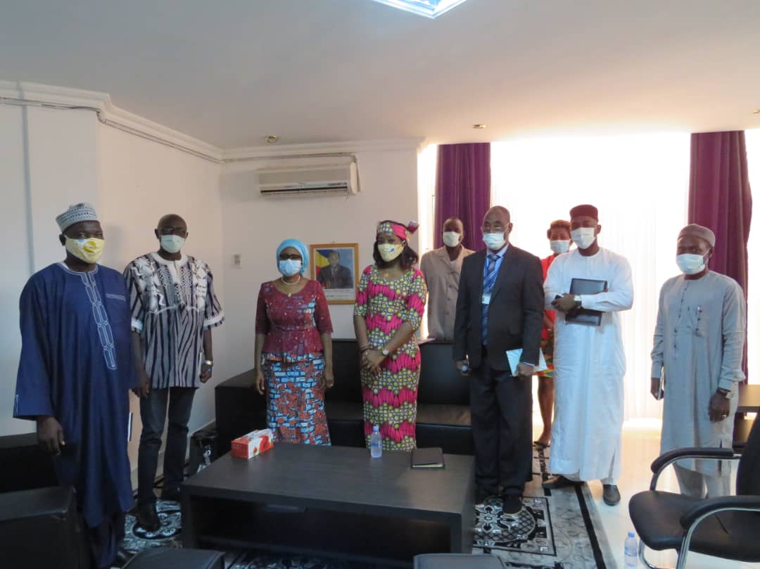 J'ai reçu ce matin en audience la représentante de <a href="/UNFPATCHAD/">UNFPA au Tchad</a> ,<a href="/edwige_ade/">Edwige Adekambi Domingo</a> nous avons échangé sur les priorités de la coopération existante entre nos structures: lutte contre les vbg, SR, PNG, l'autonomisation des femmes et bien d'autres sujets d'intérêt commun.