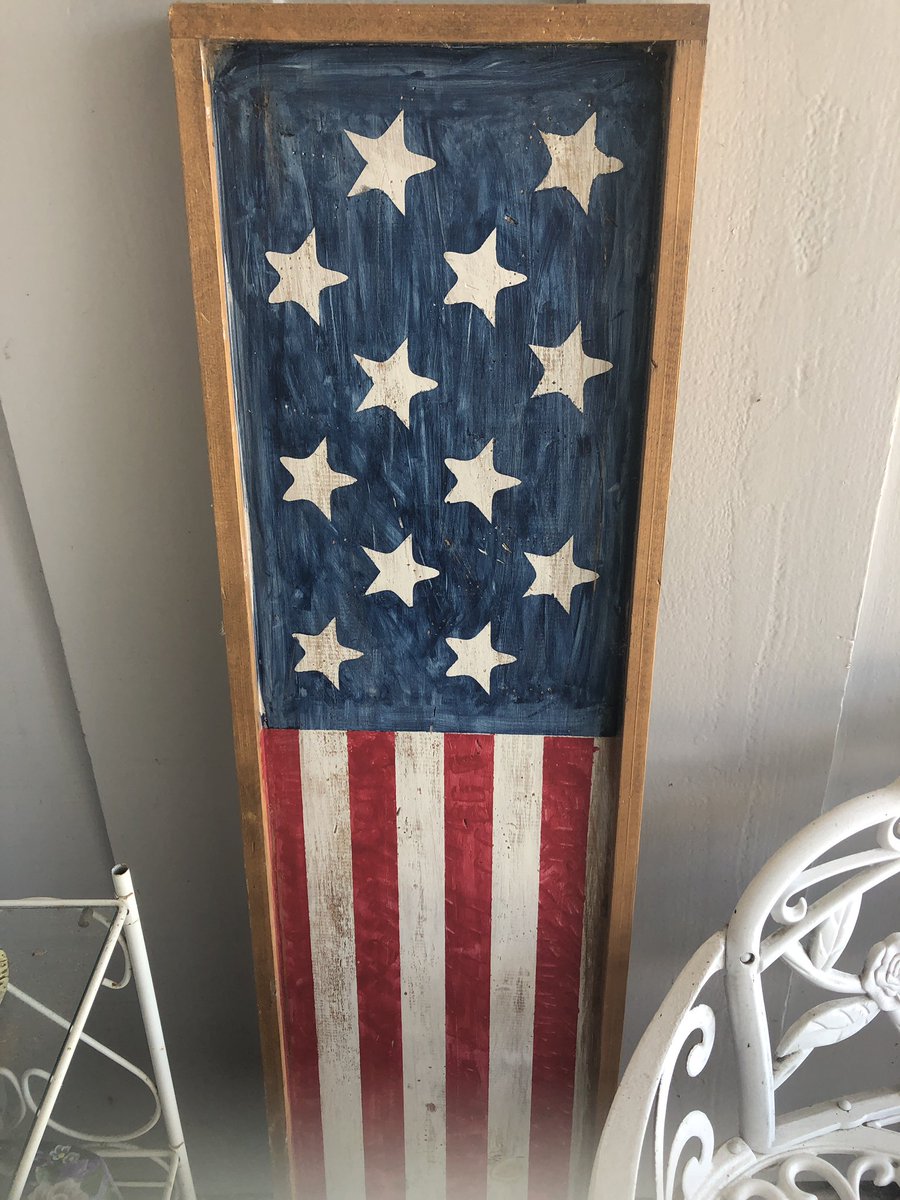 KorieSchultz's tweet photo. I made this last year at my friends birthday party! We went to board and brush and when I saw it I knew I had to make one! I knew exactly where it would go! Front porch! #flagsout #FlagsOutForAmerica https://t.co/FDJpKKeZAO