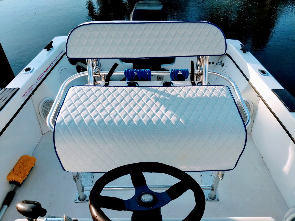 keystonoutdoor's tweet photo. Now THAT'S a captain's chair! Great work by Auto Styles in Oldsmar, FL! Ask  your Keyston rep how to get this look with #KeystonOutdoor marine vinyl today!
•
•
•
#boatrestoration #boatupholstery #vinylseating #waterproof #weatherproof https://t.co/k2KUiAIY40