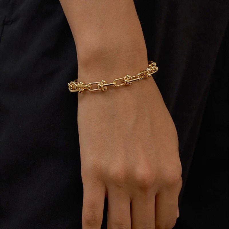 SFJEWELLERRY's tweet photo. August is jam packed with all new releases ~ here’s a preview of our Knox bracelet ✨ https://t.co/lfitkiB06L