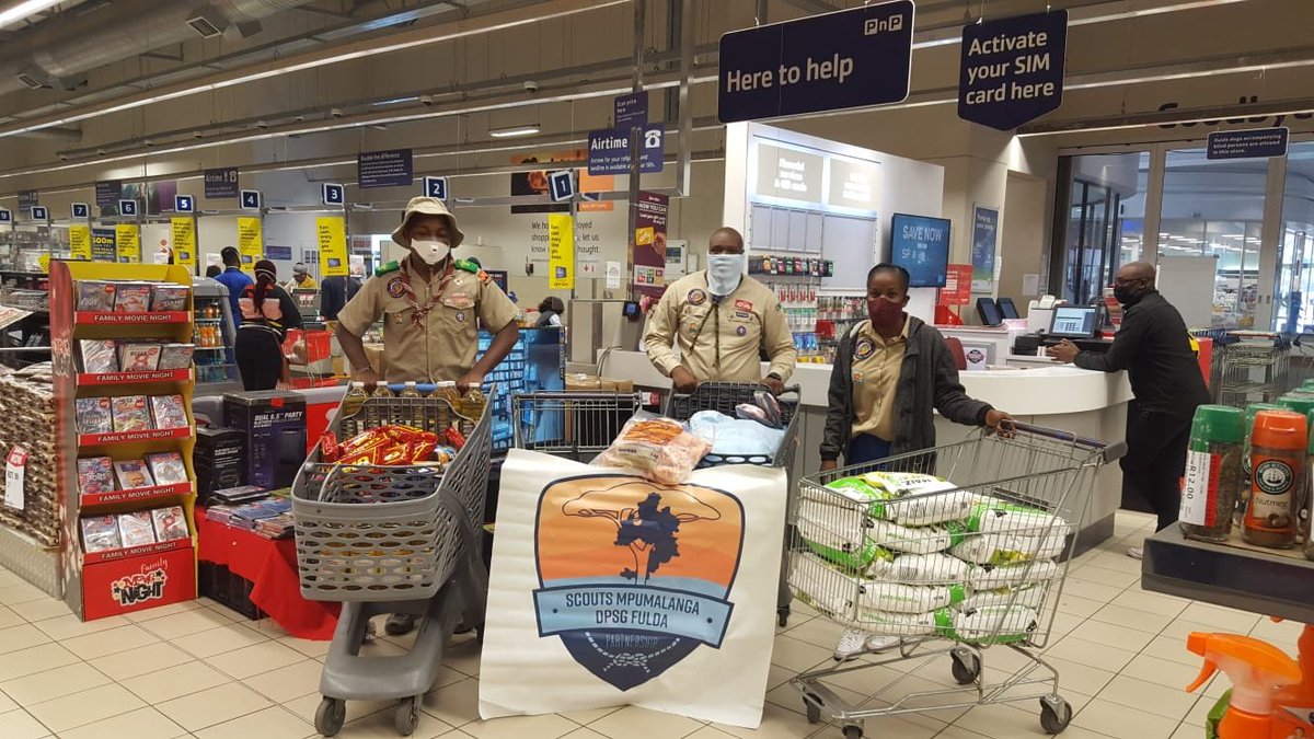 6Duduzi's tweet photo. It's been wonderful to hand out good quality food parcels cheers to @PicknPay emoyeni mall for your essential relief fund https://t.co/dQol1xHzDT