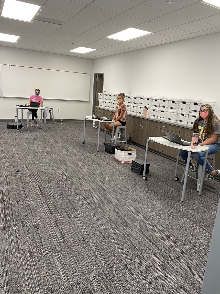 SummersChromeCo's tweet photo. Working hard at our prepaid Chromebook night! https://t.co/OVfQ0AR71I