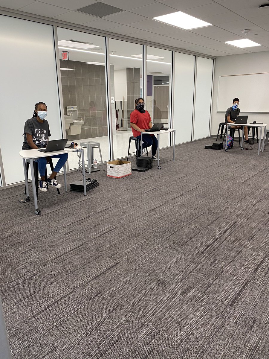 SummersChromeCo's tweet photo. Working hard at our prepaid Chromebook night! https://t.co/OVfQ0AR71I