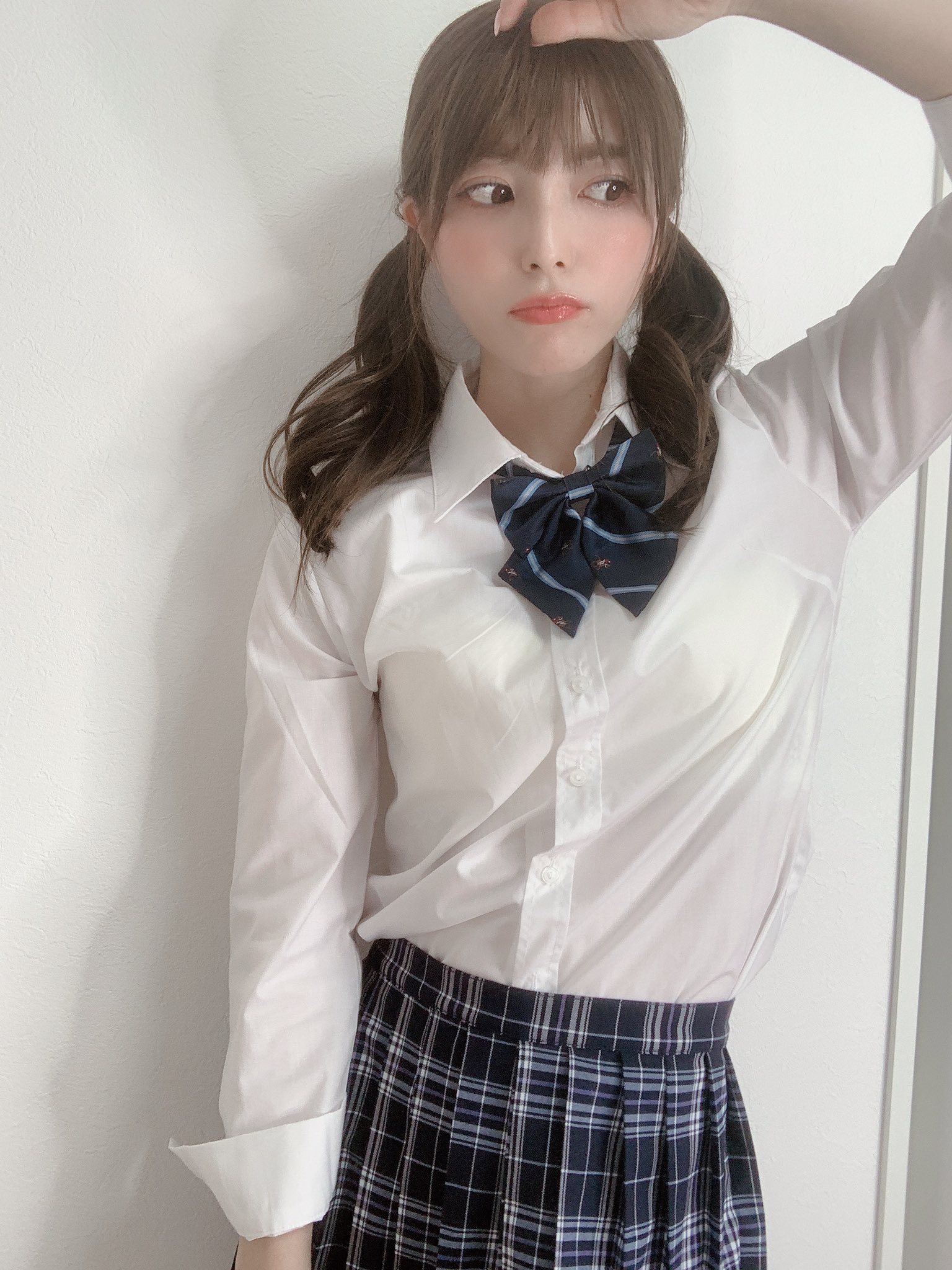 上原亜衣　制服 