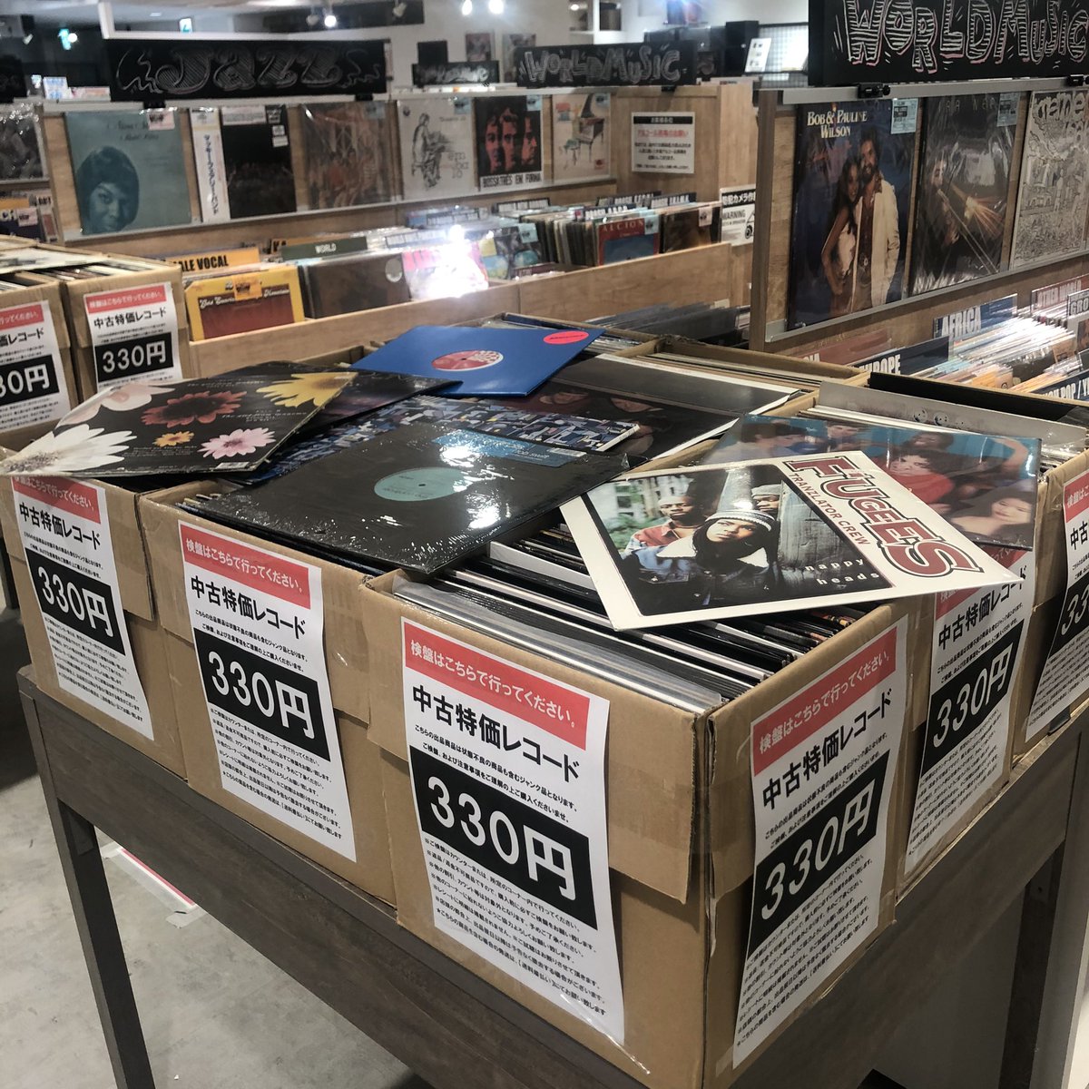 HMVrs_shinjuku's tweet photo. おはようございます🌤
本日1枚330円中古レコード放出しました❗️
クラブ系12inch多めのラインナップです🐬
レジ前にて展開してますのでぜひdigしにきてください🔨🕳
#お買い得盤 #330円均一 #新着
#hiphop #house #ragge #alternative 
#hmvrecordshop #hmvrecordshop新宿 https://t.co/HsFIlL8pHy